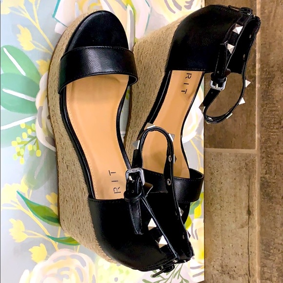 ESPIRT Wedge Black Heels - Picture 4 of 4